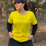 تیشرت یقه گرد آراتین طرح لاتین وسط سینه (عمده)